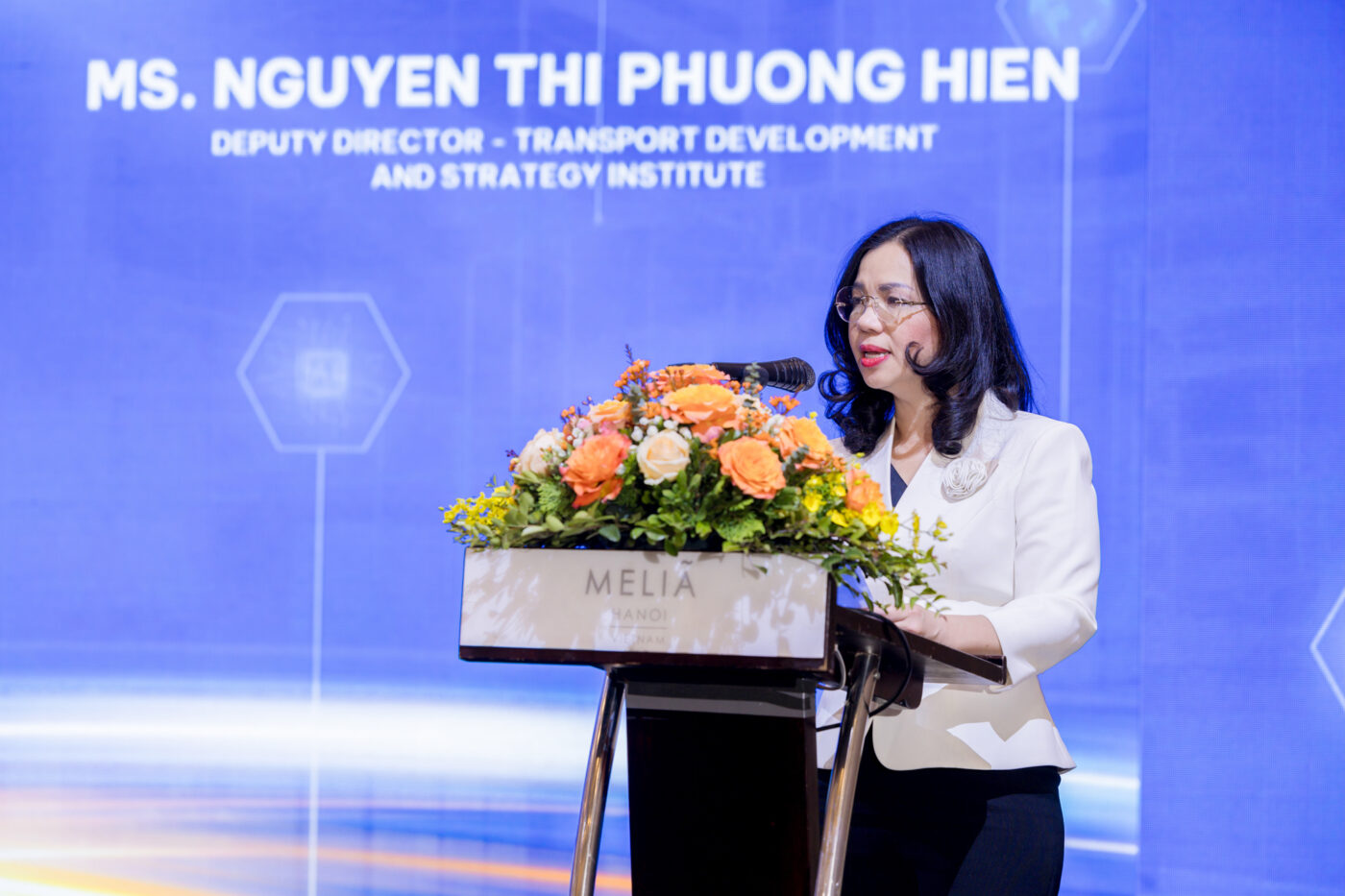 Ms. Nguyen Thi Phuong Hien, Deputy Director of the Transport Development and Strategy Institute, expressed enthusiasm for the cooperation with Vietnam SuperPort™