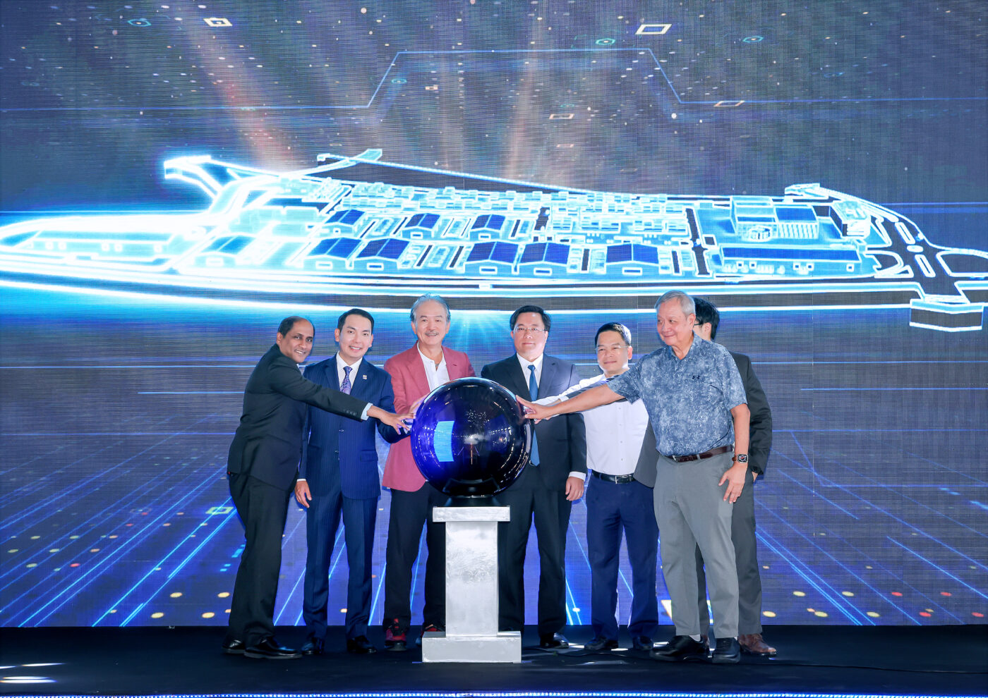 Duoi-su-chung-kien-cua-lanh-dao-tinh-cac-thanh-vien-thuoc-Hoi-dong-Tu-van-Kinh-doanh-ASEAN-ASEAN-BAC-lanh-dao-cac-hiep-hoi-doanh-nghiep-trong-khu-vuc-SuperPort-Viet-Nam-lien-doanh-giua-Tap-doan